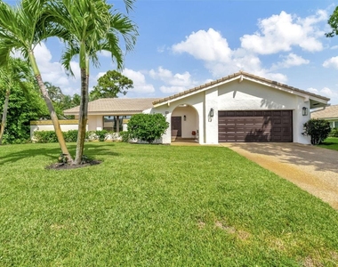 804 Foxpointe Circle - Photo Thumbnail 1
