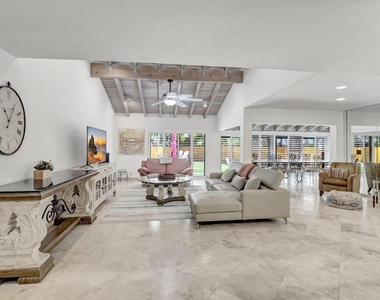 804 Foxpointe Circle - Photo Thumbnail 6