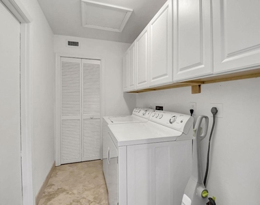 804 Foxpointe Circle - Photo Thumbnail 22
