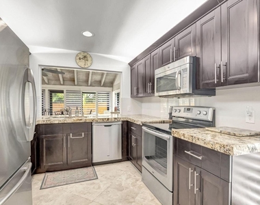 804 Foxpointe Circle - Photo Thumbnail 16