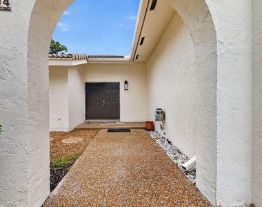 804 Foxpointe Circle - Photo Thumbnail 14