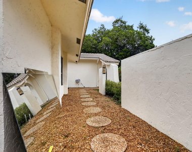 804 Foxpointe Circle - Photo Thumbnail 59