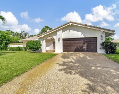 804 Foxpointe Circle - Photo Thumbnail 3