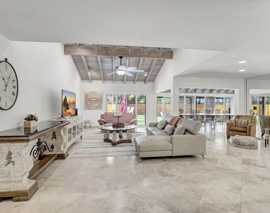 804 Foxpointe Circle - Photo Thumbnail 16