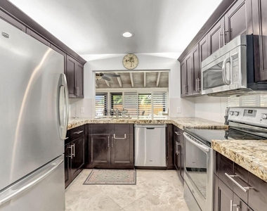 804 Foxpointe Circle - Photo Thumbnail 17