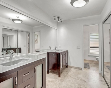 804 Foxpointe Circle - Photo Thumbnail 30