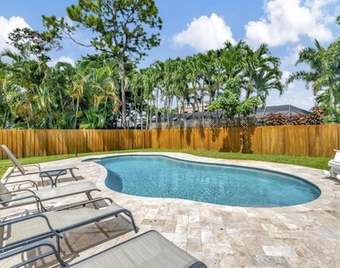 804 Foxpointe Circle - Photo Thumbnail 35