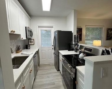 524 Eastwind Drive - Photo Thumbnail 8