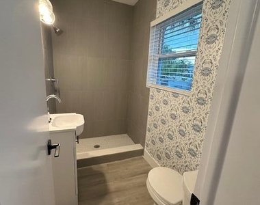 522 Eastwind Drive - Photo Thumbnail 8