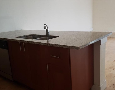 909 Reinli St - Photo Thumbnail 4