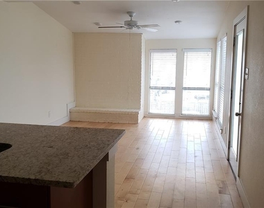 909 Reinli St - Photo Thumbnail 7