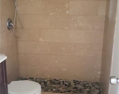 909 Reinli St - Photo Thumbnail 5