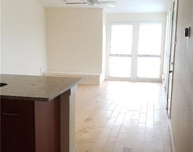 909 Reinli St - Photo Thumbnail 10