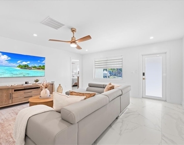 27585 Imperial Shores Boulevard - Photo Thumbnail 14