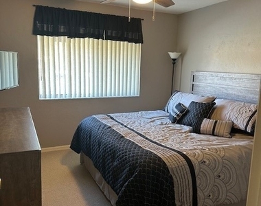 13094 Cross Creek Court - Photo Thumbnail 11