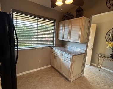 13094 Cross Creek Court - Photo Thumbnail 3