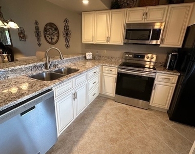 13094 Cross Creek Court - Photo Thumbnail 2
