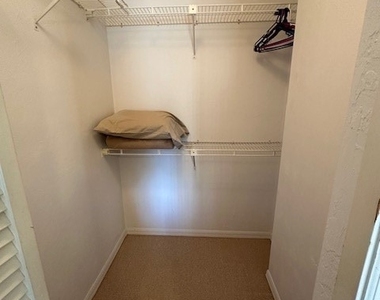 13094 Cross Creek Court - Photo Thumbnail 18