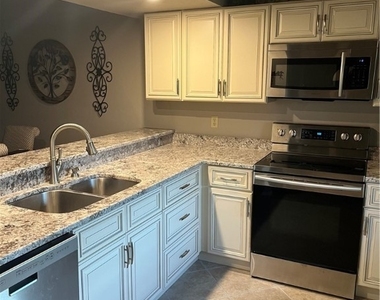 13094 Cross Creek Court - Photo Thumbnail 5