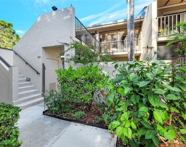 15400 Cedarwood Lane - Photo Thumbnail 18