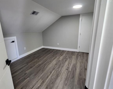 93 Hughes - Photo Thumbnail 6