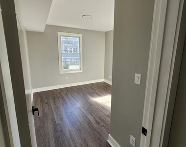 93 Hughes - Photo Thumbnail 9