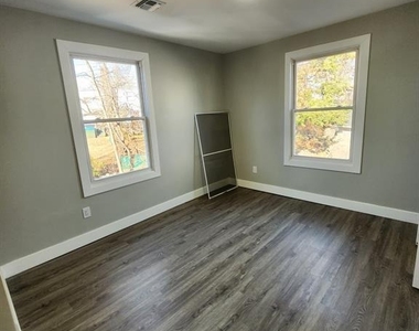 93 Hughes - Photo Thumbnail 10