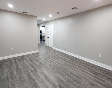 93 Hughes - Photo Thumbnail 2