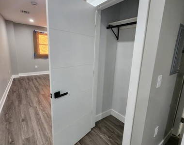 93 Hughes - Photo Thumbnail 3