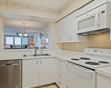 6105 Bahia Del Mar Circle - Photo Thumbnail 6