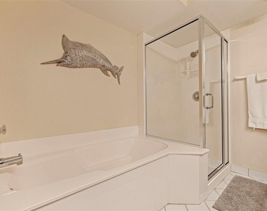 6105 Bahia Del Mar Circle - Photo Thumbnail 12