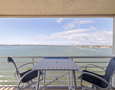 6105 Bahia Del Mar Circle - Photo Thumbnail 8