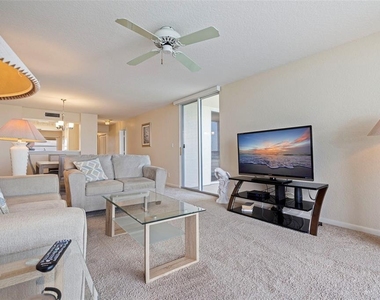 6105 Bahia Del Mar Circle - Photo Thumbnail 11