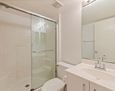 6105 Bahia Del Mar Circle - Photo Thumbnail 16