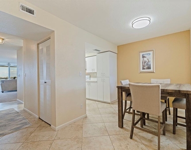 6105 Bahia Del Mar Circle - Photo Thumbnail 2