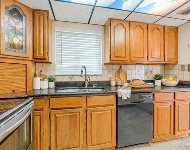 100 Silver Beach Avenue - Photo Thumbnail 3