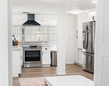 4105 Rockefeller Avenue - Photo Thumbnail 10