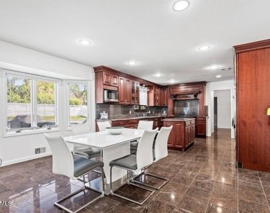 16 Bridle Drive - Photo Thumbnail 24