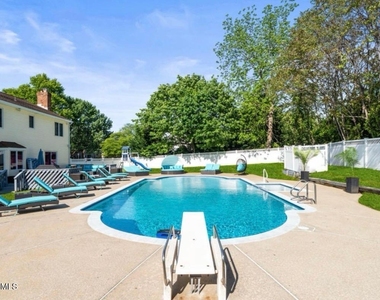 16 Bridle Drive - Photo Thumbnail 48