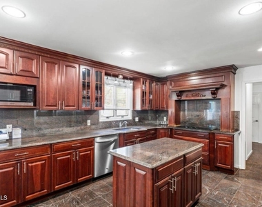 16 Bridle Drive - Photo Thumbnail 25