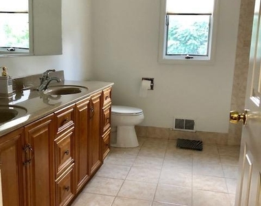16 Bridle Drive - Photo Thumbnail 9