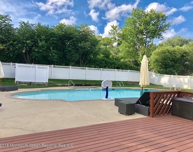 16 Bridle Drive - Photo Thumbnail 10