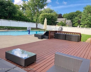 16 Bridle Drive - Photo Thumbnail 11