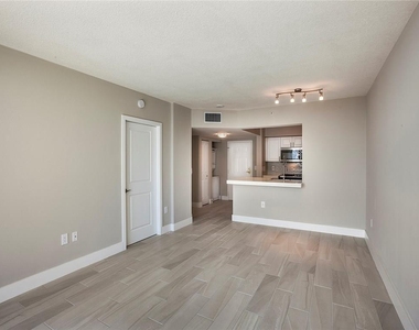 1040 Seminole Drive - Photo Thumbnail 3