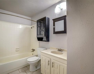 4232 Sweetgum Way - Photo Thumbnail 13