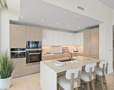 3100 N Ocean Drive - Photo Thumbnail 2