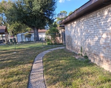 7515 Brush Wood Drive - Photo Thumbnail 3