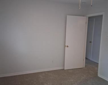 7515 Brush Wood Drive - Photo Thumbnail 8