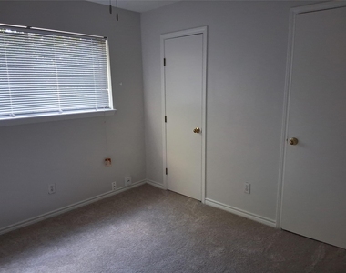 7515 Brush Wood Drive - Photo Thumbnail 9