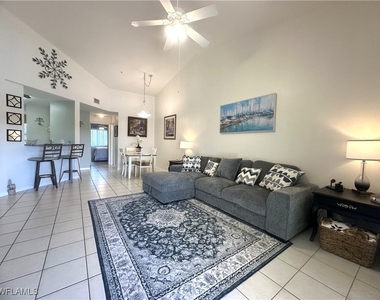 6880 Huntington Lakes Circle - Photo Thumbnail 11